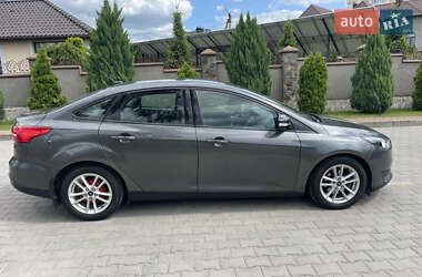 Седан Ford Focus 2015 в 