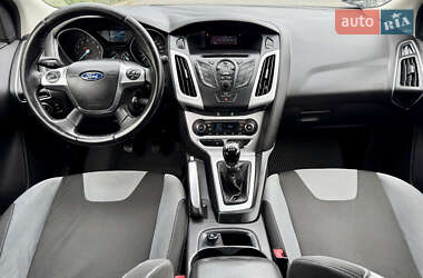 Хэтчбек Ford Focus 2012 в 