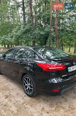 Седан Ford Focus 2015 в 