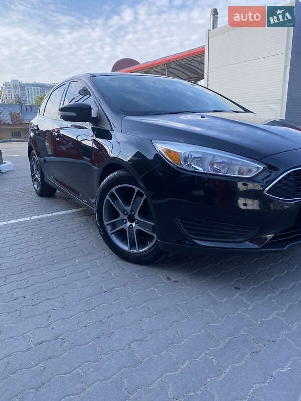 Хэтчбек Ford Focus 2015 в 