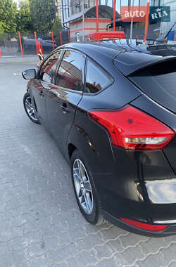 Хэтчбек Ford Focus 2015 в 