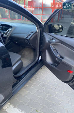 Хэтчбек Ford Focus 2015 в 