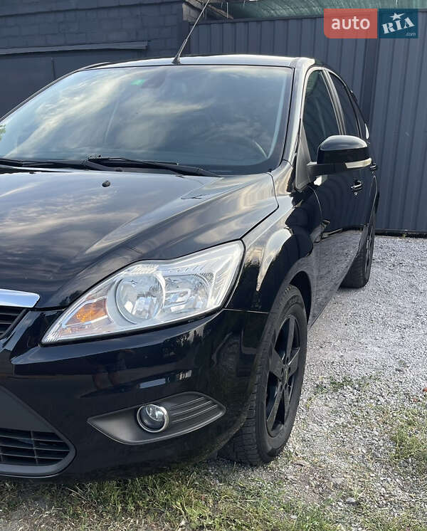 Хэтчбек Ford Focus 2010 в Каменском