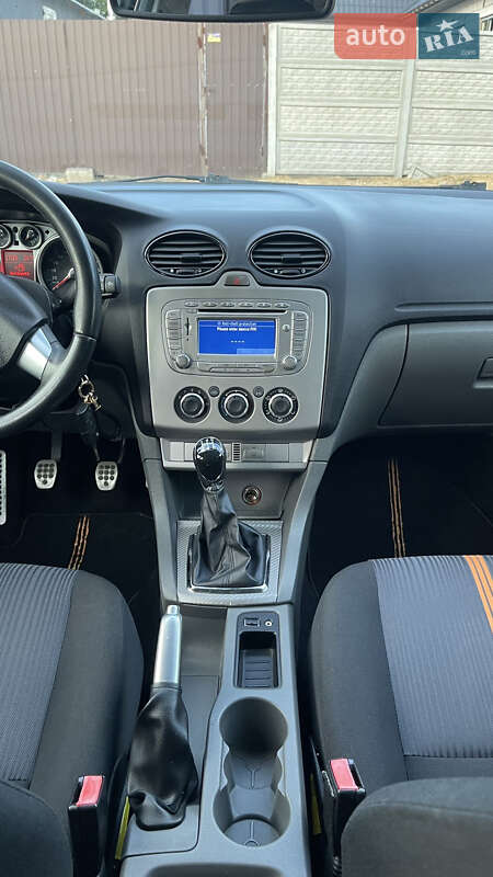 Хэтчбек Ford Focus 2010 в Каменском