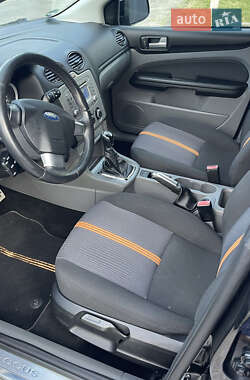 Хэтчбек Ford Focus 2010 в 