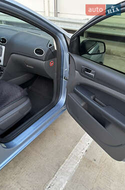 Хэтчбек Ford Focus 2005 в 