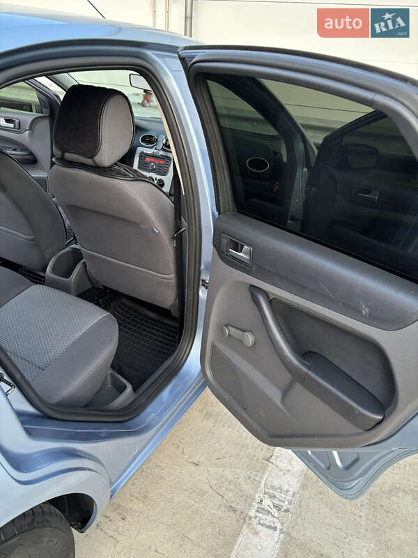 Хэтчбек Ford Focus 2005 в Киеве