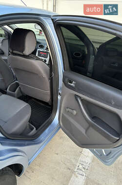 Хэтчбек Ford Focus 2005 в 