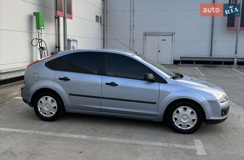 Хэтчбек Ford Focus 2005 в Киеве