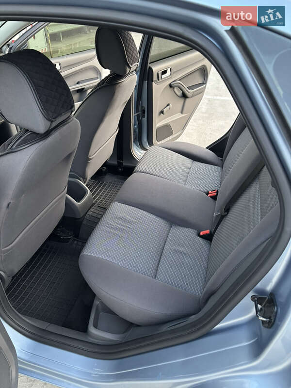 Хэтчбек Ford Focus 2005 в Киеве
