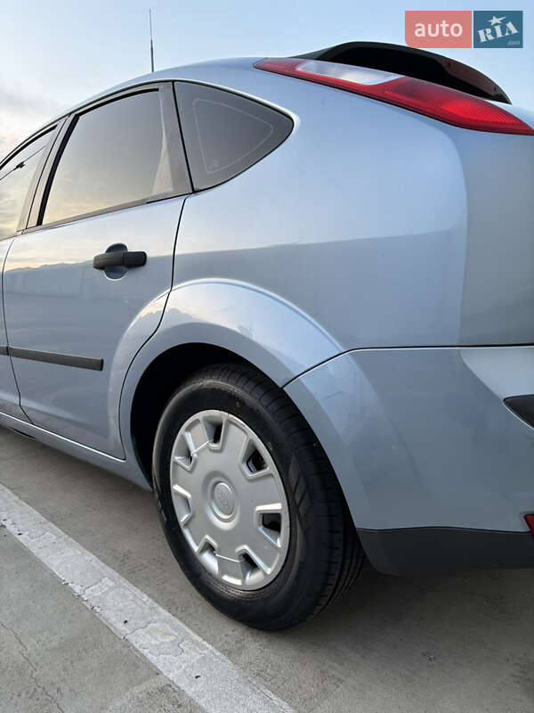 Хэтчбек Ford Focus 2005 в Киеве
