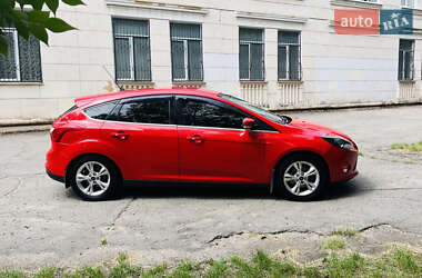 Хэтчбек Ford Focus 2012 в 