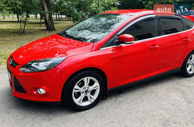 Хэтчбек Ford Focus 2012 в 