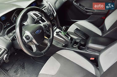 Хэтчбек Ford Focus 2012 в 