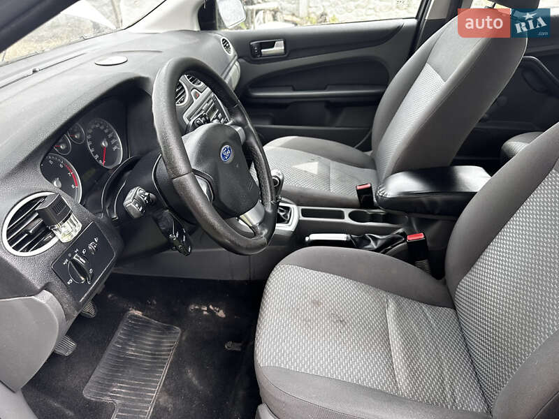 Хэтчбек Ford Focus 2006 в Полтаве