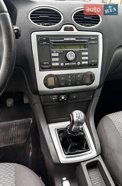 Хэтчбек Ford Focus 2006 в 