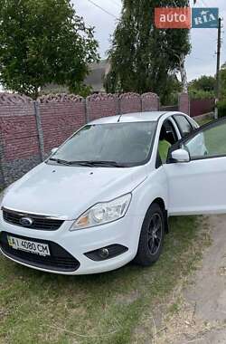 Хэтчбек Ford Focus 2011 в 