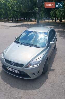 Хэтчбек Ford Focus 2010 в 