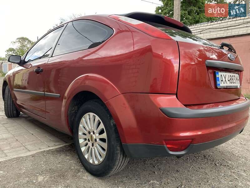 Хэтчбек Ford Focus 2006 в Лозовой