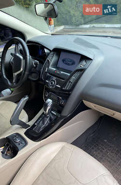Хэтчбек Ford Focus 2012 в 