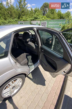 Хэтчбек Ford Focus 2005 в 