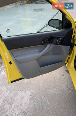 Хэтчбек Ford Focus 2004 в 