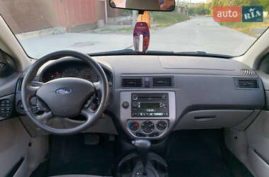 Хэтчбек Ford Focus 2004 в 