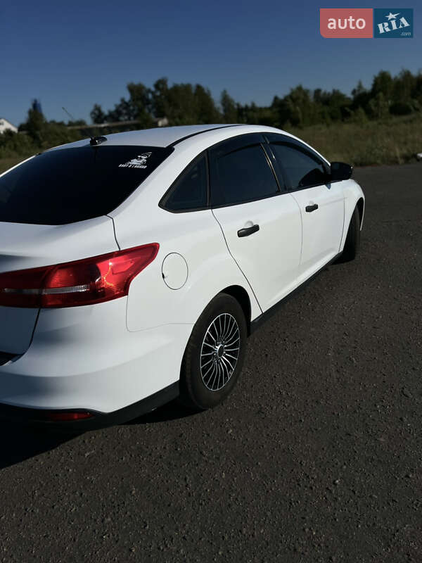 Седан Ford Focus 2015 в Березному