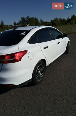 Седан Ford Focus 2015 в 