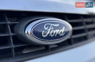 Хэтчбек Ford Focus 2009 в 