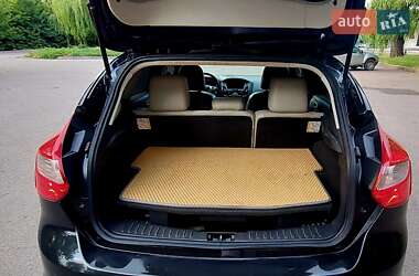 Хэтчбек Ford Focus 2012 в 