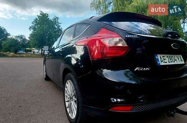 Хэтчбек Ford Focus 2012 в 