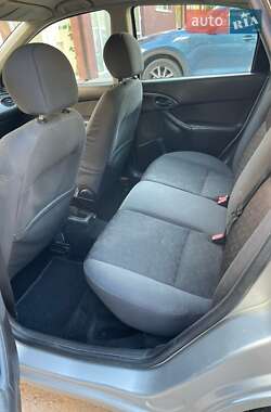 Хэтчбек Ford Focus 2003 в 