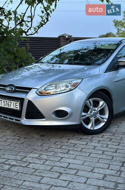 Хэтчбек Ford Focus 2012 в 