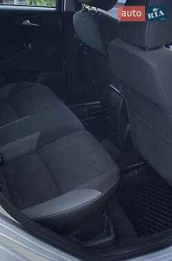 Хэтчбек Ford Focus 2012 в 