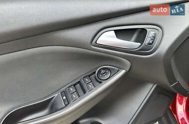 Седан Ford Focus 2015 в 