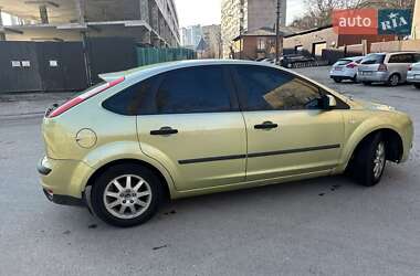 Хэтчбек Ford Focus 2005 в 