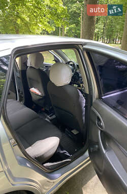 Хэтчбек Ford Focus 2004 в 