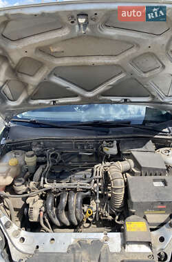 Хэтчбек Ford Focus 2004 в 