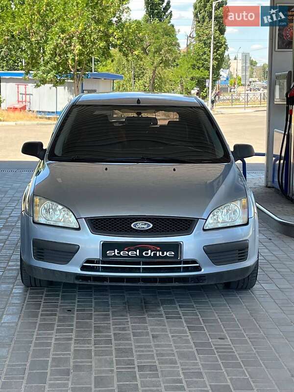 Хэтчбек Ford Focus 2005 в 