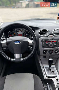 Седан Ford Focus 2010 в 