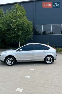Хэтчбек Ford Focus 2005 в 