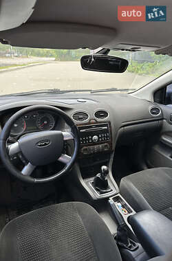 Хэтчбек Ford Focus 2005 в 