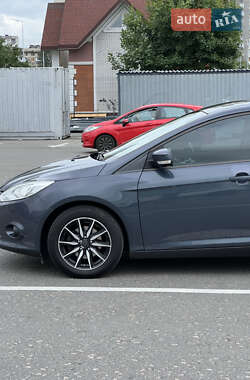 Хэтчбек Ford Focus 2013 в 