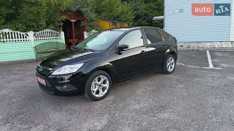 Хэтчбек Ford Focus 2008 в Дубно