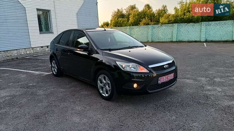 Хэтчбек Ford Focus 2008 в Дубно