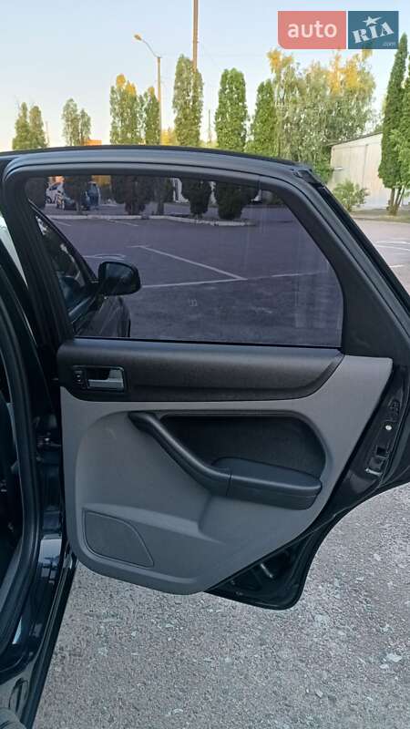 Хэтчбек Ford Focus 2008 в Дубно