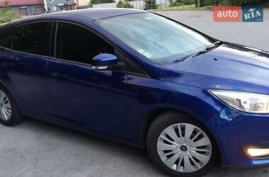 Хэтчбек Ford Focus 2015 в 