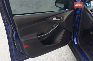 Хэтчбек Ford Focus 2015 в 