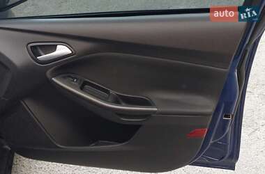 Хэтчбек Ford Focus 2015 в 